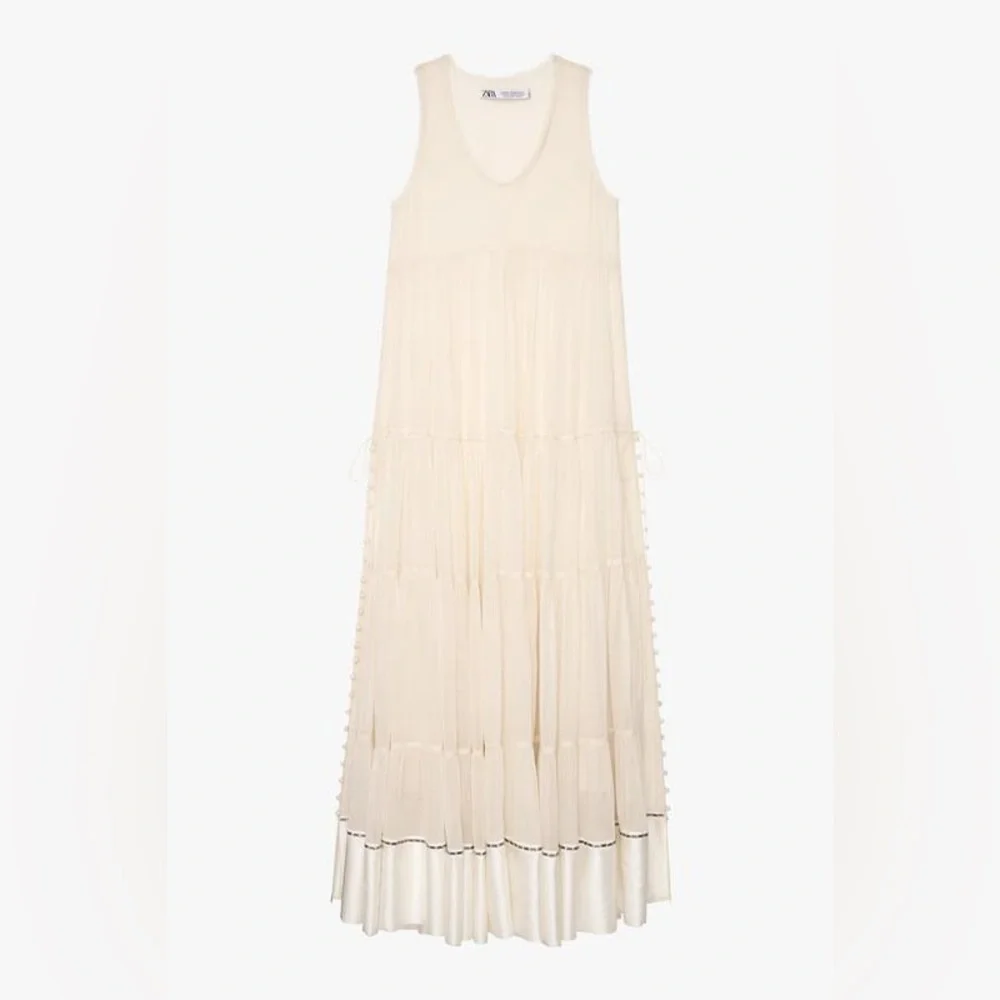 Zara collection 2023 Slip Dress
Cream Maxi Dress
Zara studio - Picture 3 of 16